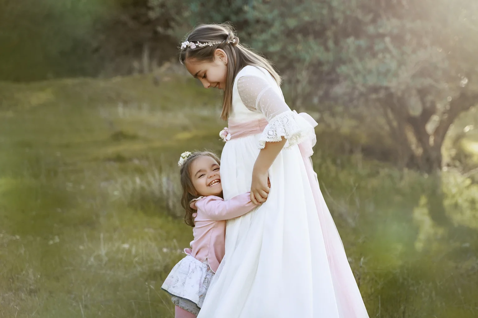 Retrato de niña con su hermanita