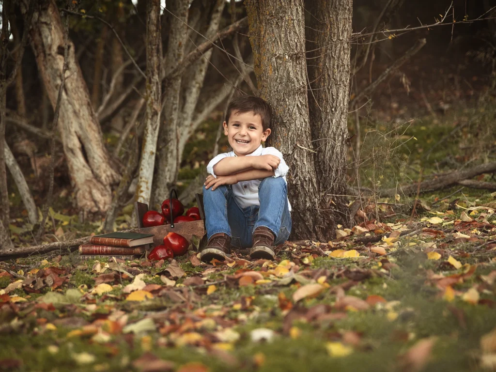 Retrato de niño en otoño